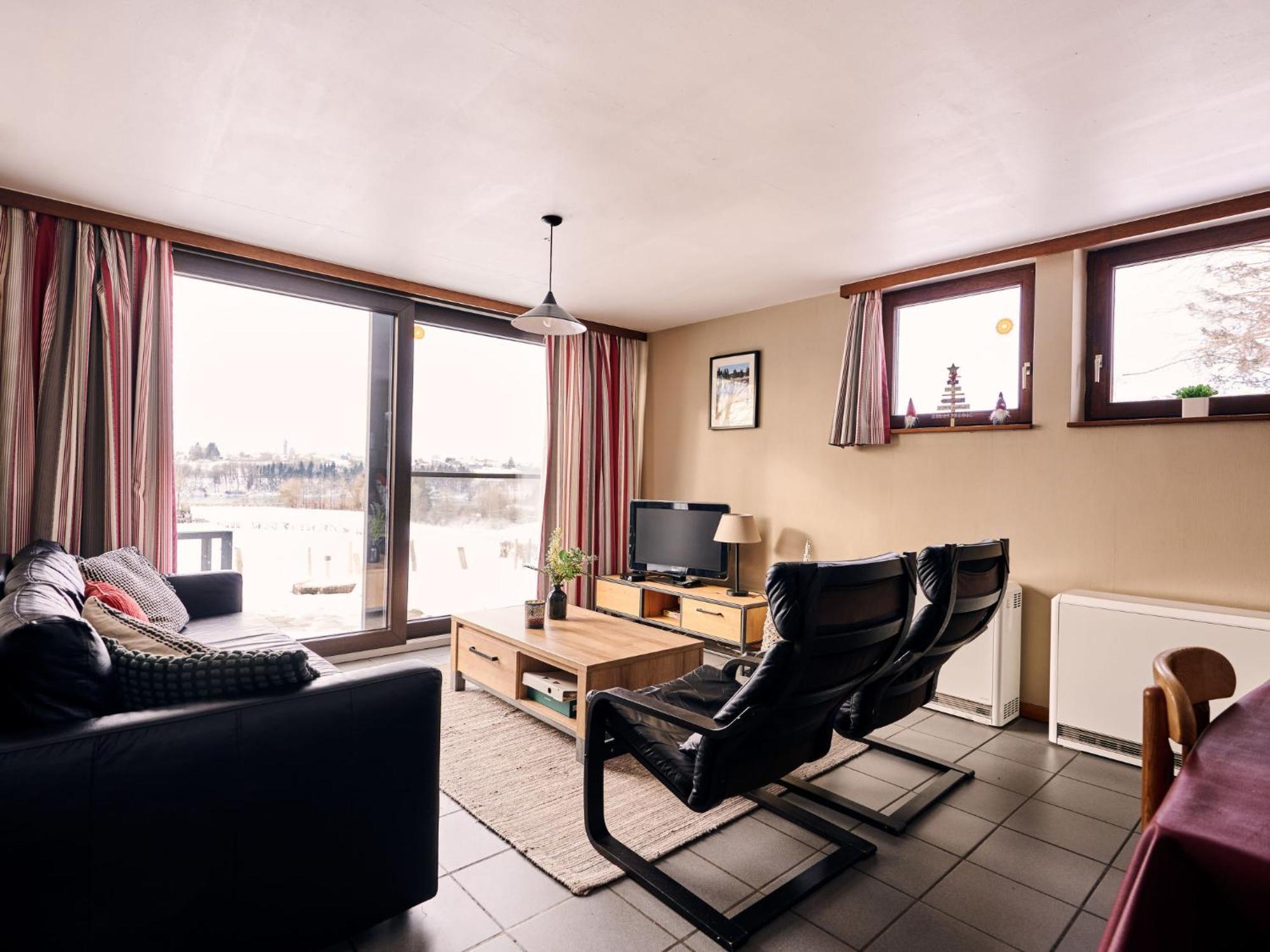 Au Bord Du Lac-1 *